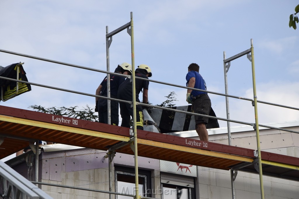 Dachstuhlbrand Koeln Poll Geislarerstr P630.JPG - Miklos Laubert